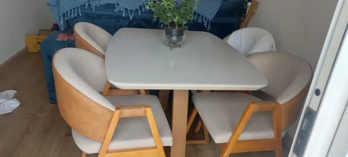 Mesa de luxo Com 4 cadeiras Beatriz Bege