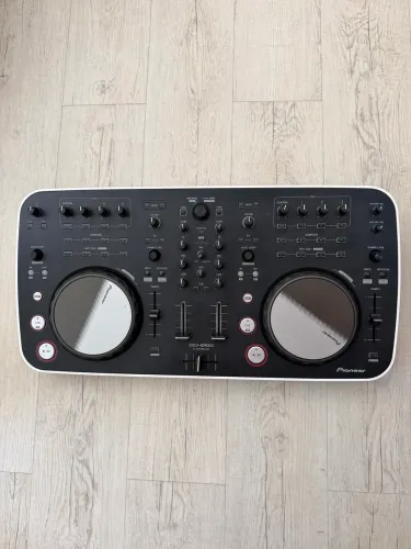 Controlador DJ para Virtual DJ Limited Edition DDJ-ERGO-V