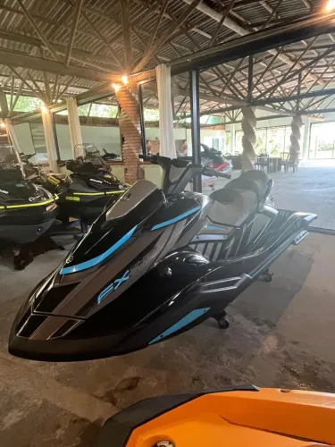 Jet Ski Yamaha, modelo SVHO, ano 2022, 47 horas, guardado em Marina