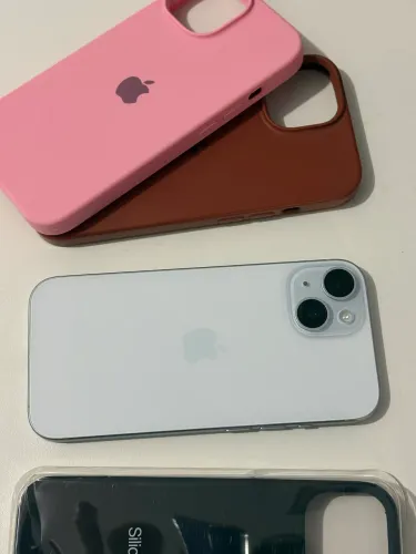 IPHONE 15 128g menos de um ano de uso