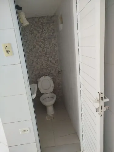 Aluga se Garagem fina comerciais depósito,menos comida e barbearia