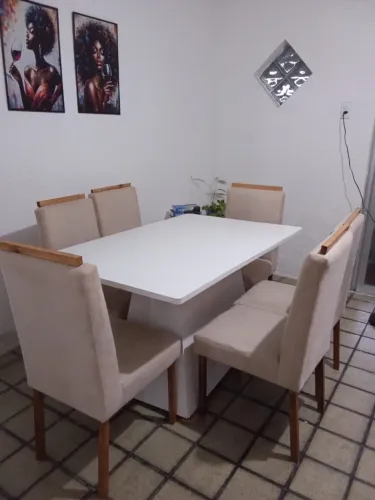 Mesa com 6 cadeiras 