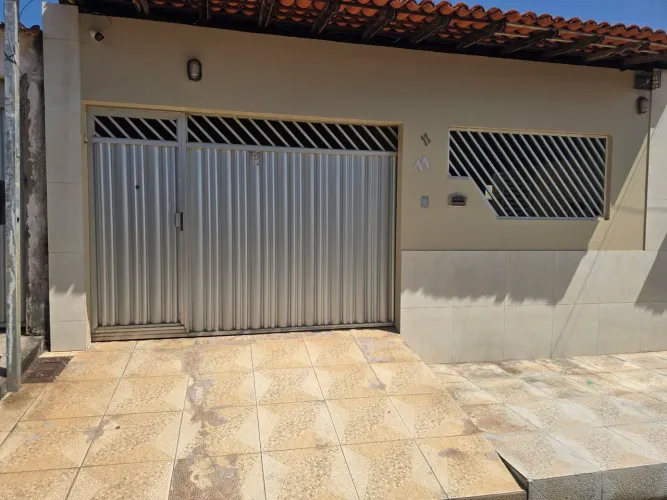 Alugo Casa bem localizada no Parque Vitória