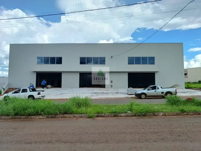 Galpão disponível para aluguel em frente à BR 060/153, com &Aac