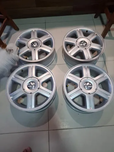 VENDE-SE RÓDÃO ARO 15 / APENAS 2 MESES DE USO 