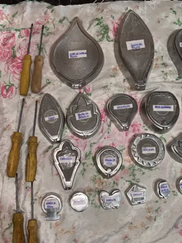 Kit frisador flores de EVA (25 uni + 6 cabos)