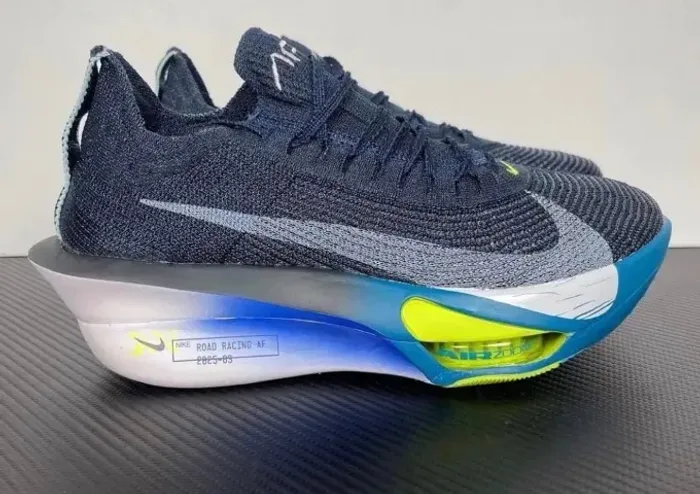 Nike alphafly 3 novo zerado usei 1 mês! Igual saiu loja.