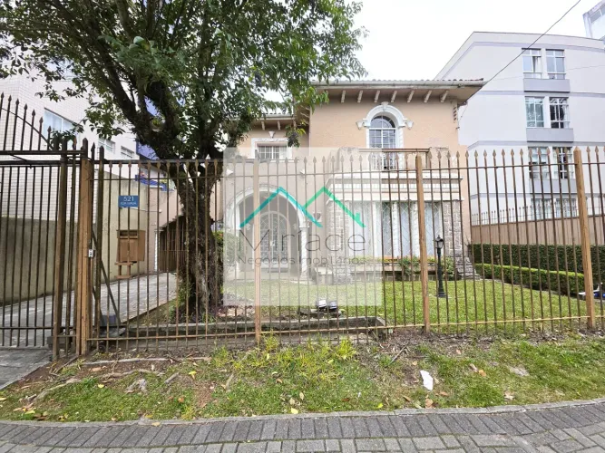 Casa comercial ao lado do Estádio Couto Pereira