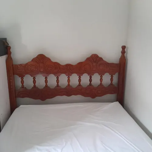 Cama de madeira