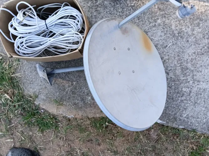 Antena Parabólica Usada + LNBs Diversos + Caixa de Cabo Coaxial