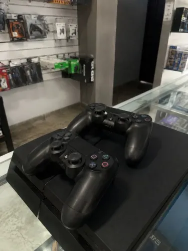 PS4 - 2 controles