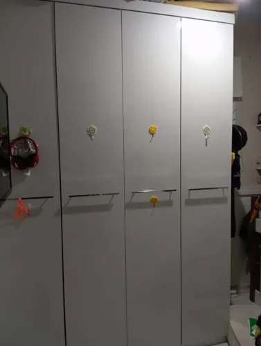 Guarda roupas 4 portas grande