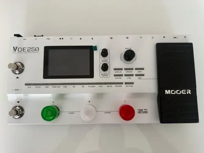Pedaleira Mooer GE250 Multi Efeitos Guitarra com 180 Efeitos e MIDI