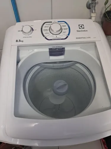 Vendo Máquina de Lavar 8kg Electrolux.