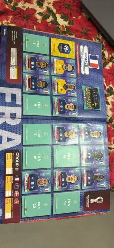 Álbum da copa 2022 metade completo 