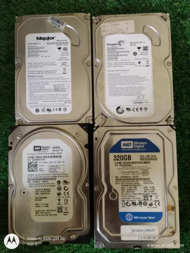 Hds Sata 3 e 1 HD ide para PCs ( sem testar ) 4 unidades !