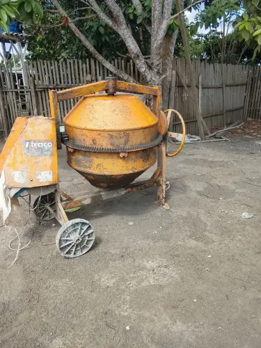 Vende-se betoneira