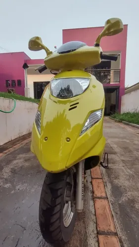 Burgaman 125i Amarela Semi-nova.