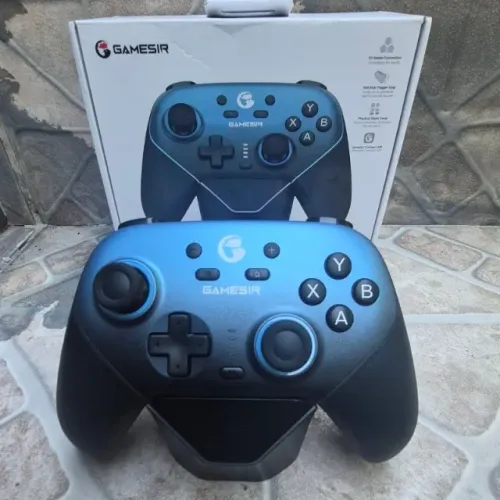 Controle GameSir Supernova Hall Effect Sem Fio com Dock de Carregamento