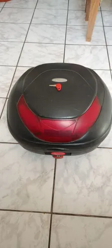 Baú flow givi, 35 litros, para Moto com Chave - Bom Estado