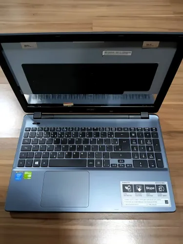 Notebook E5-571 retirada de peca.