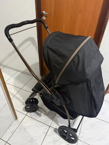 Carrinho de bebê + Bebê conforto
