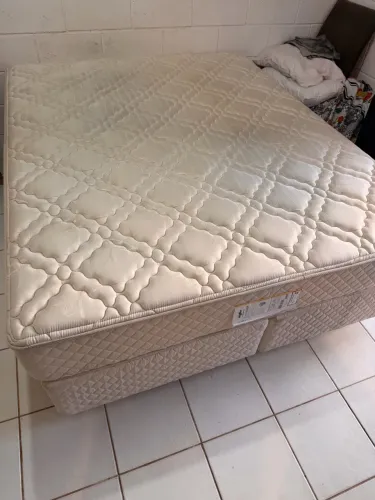 Cama queen size Ecoflex. Colchão molas ensacadas