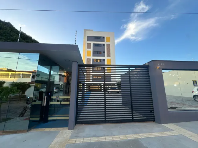 Apartamento novo no Capim Macio vizinho a shopping