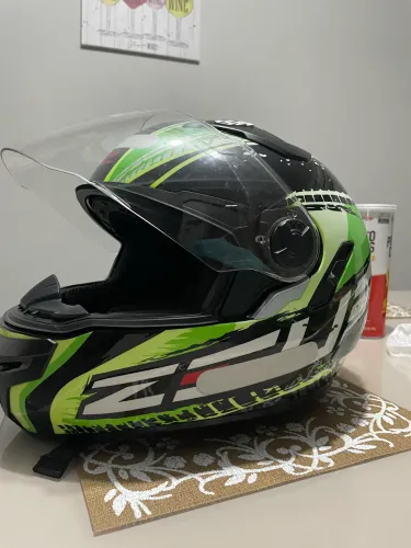 Capacete com óculos número 58