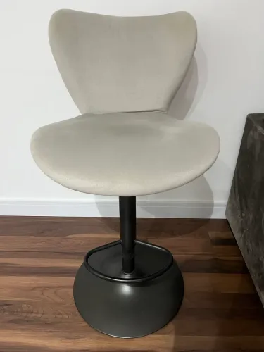 Cadeira Banqueta Ajustável
