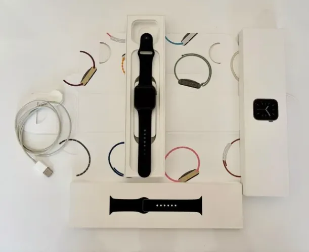 Apple Watch Series 6 44mm GPS, sem chip, com caixa e carregador