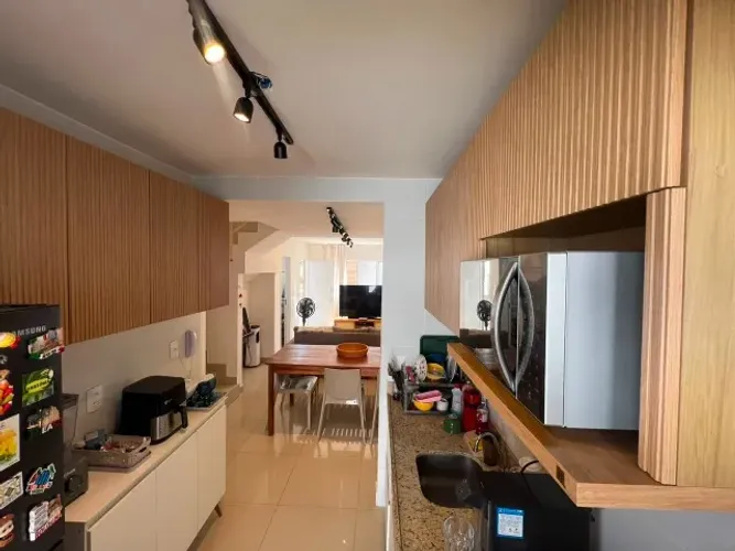 Alugo - Casa semi mobiliada zona leste com 3 quartos sendo 2 suites