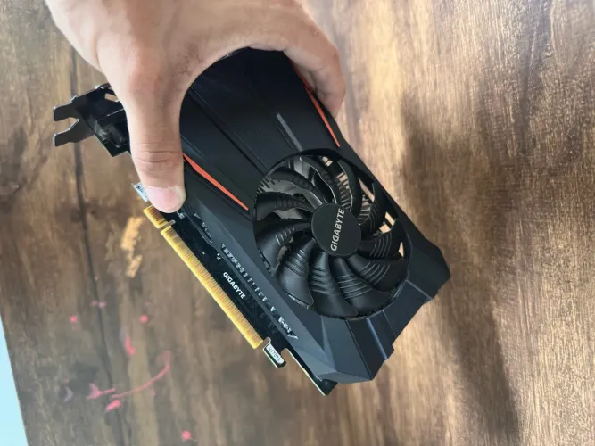 Placa de Vídeo GTX 1050TI 4gb Gigabyte - Perfeito Estado