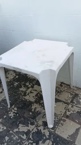 Mesa plástico exelente estado