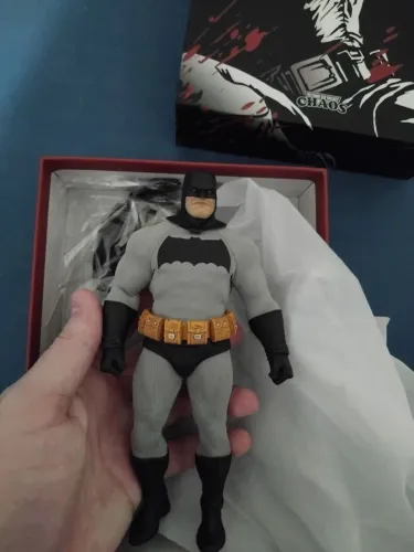 Batman Darknight Vigilante Chaos 1/12 usado