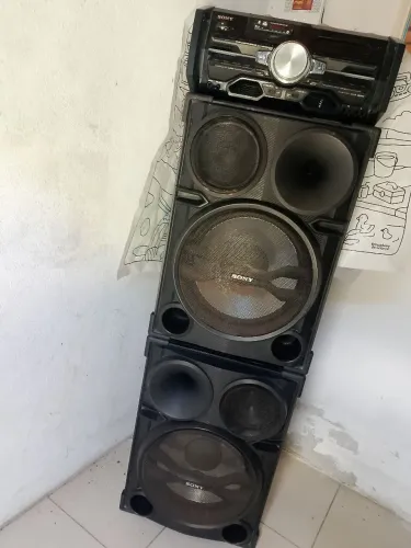 Vendo perfeito estado.. pega bluetooth, cartão de memória, e pendrive. Aceito cartão 