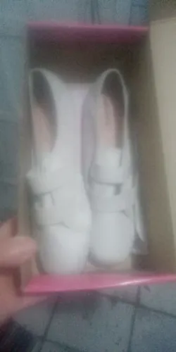 Sapatinho infantil marca Molekinha cor marfim clarinho Tam 31 e Tam 32