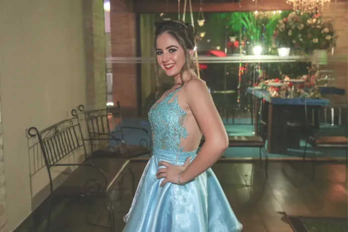 Vendo vestido curto bordado