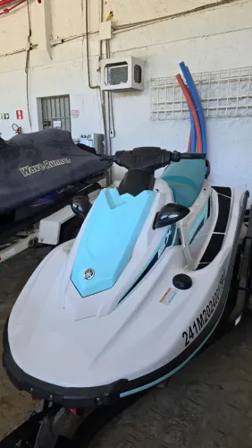 O jet ski Yamaha EX 2024 (1100cc)
