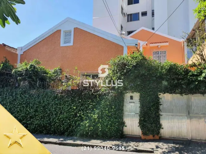Casa Clara e Arejada com 4 Quartos em Méier! M05G