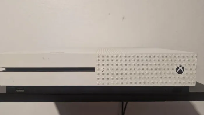 X BOX ONE S - 1 TB