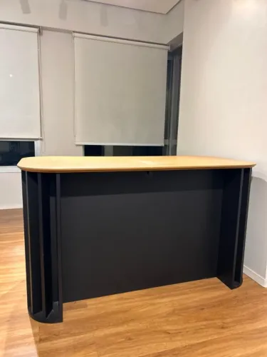 Mesa escritório Ripada com tampo arredonda