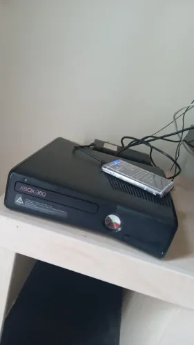 Xbox 360 + 2 controles + 30 jogos