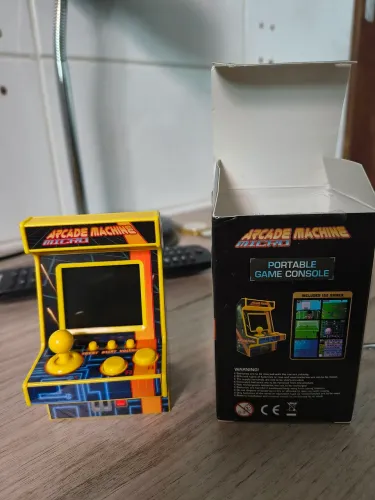 ARCADE MACHINE *MICRO* com 150 jogos NÃO acompanha as Pilhas.