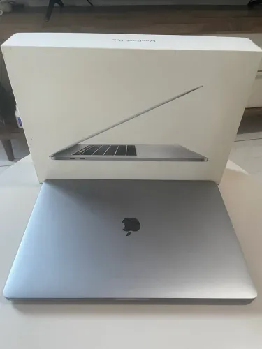 MacBook Pro 16gb / 1TB Hd SSD / Tela Retina 15p / Processador i7 / Touch Bar.