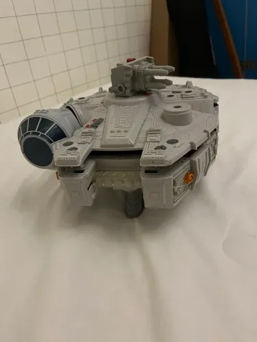 Nave Star Wars MILLENNIUM FALCON