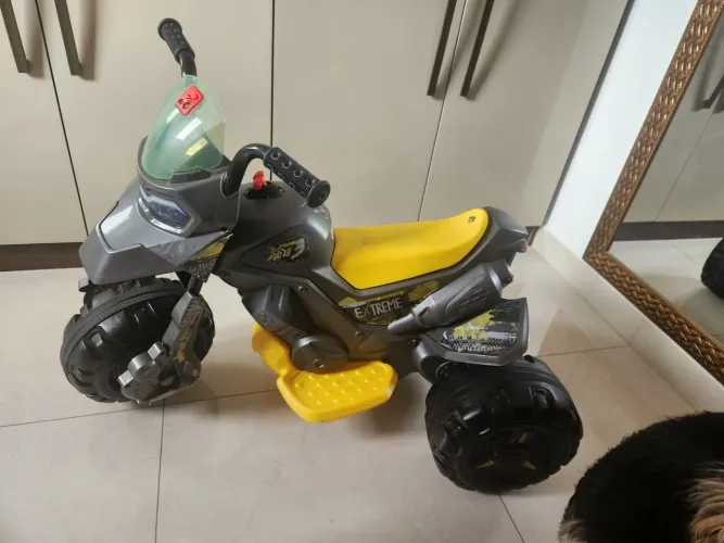 Motoca elétrica 