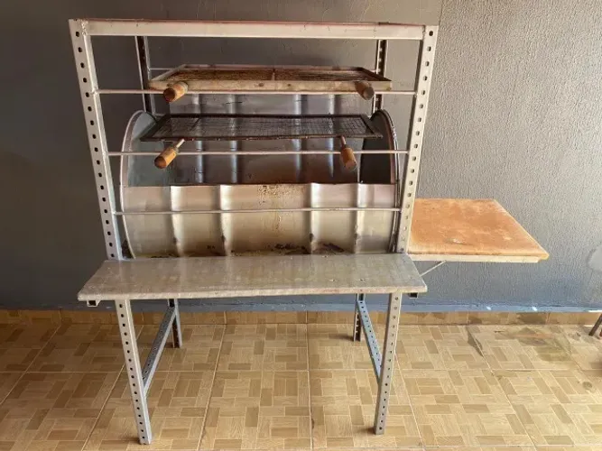Churrasqueira Tambor Grill reforçada para frango, galetos, costela, carnes, entre outros.