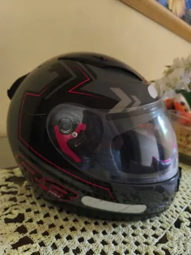 Capacete semi-novo