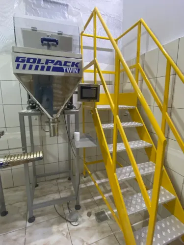 Máquina envasadora de farinhas, café e grãos 